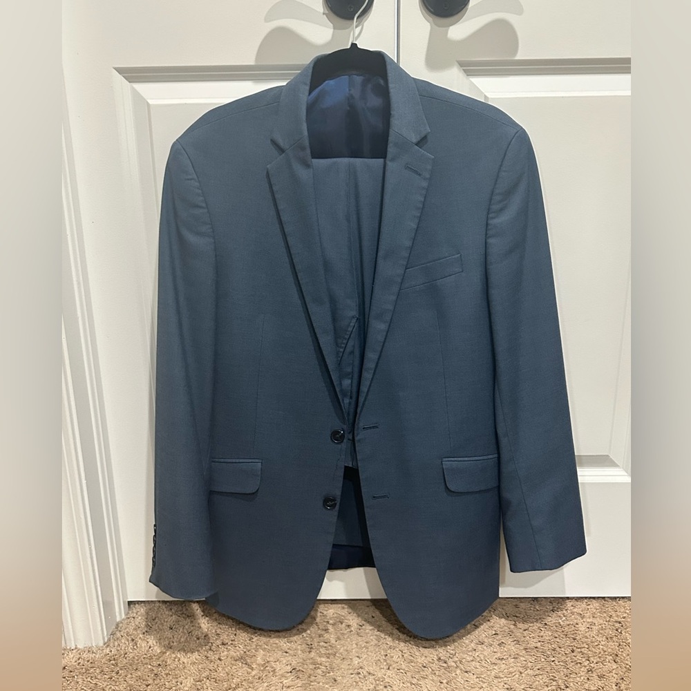 40 R suit, dusty blue